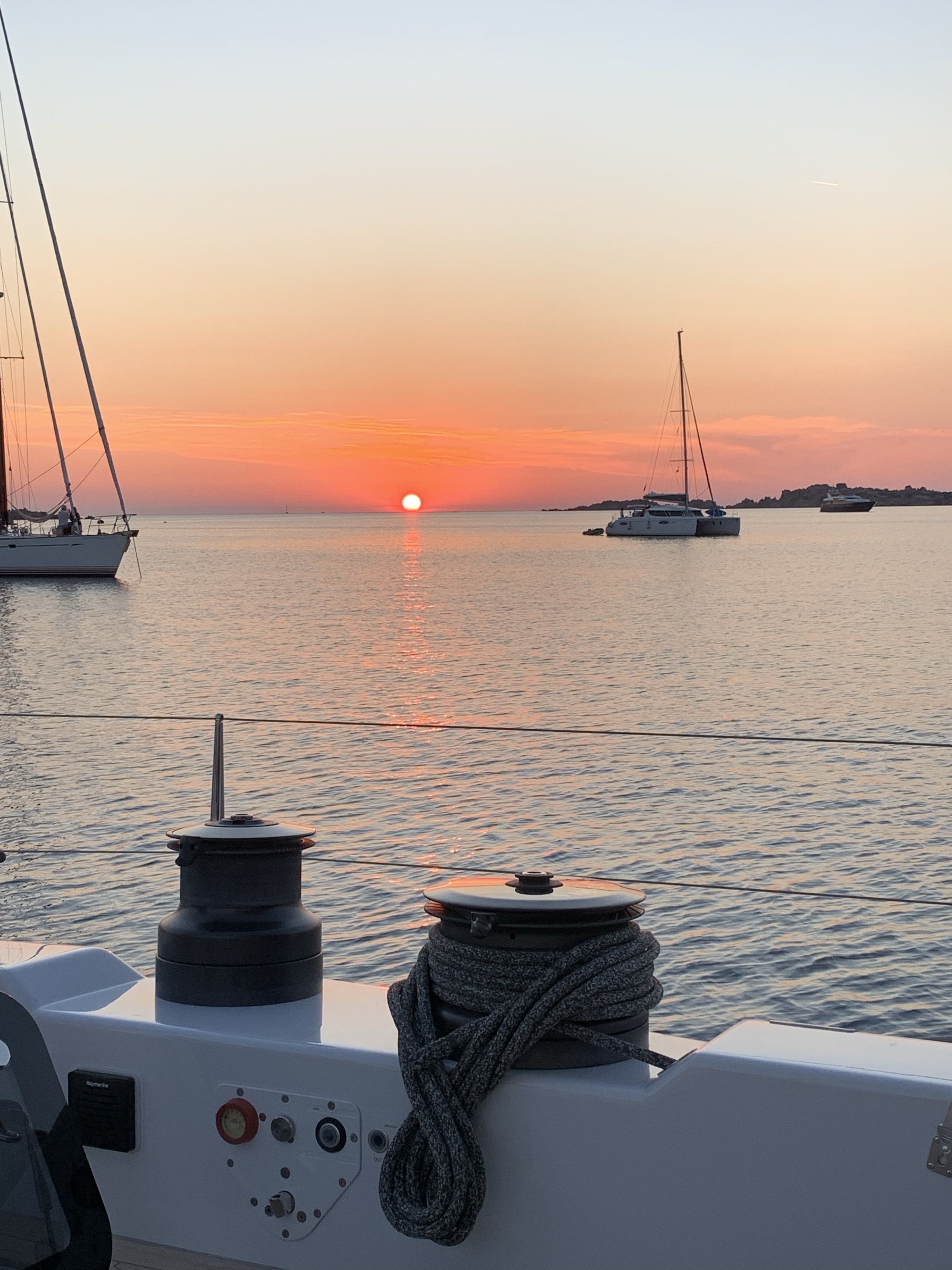 Sonnenuntergang vom Segelyacht-Deck